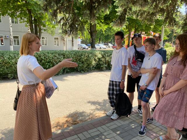 Накануне лета. Прогулка Тихорецк. Летняя фотосессия в городе. Лето 2022 СОШ 18.